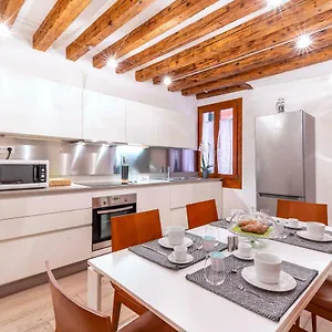 Central Apt Appartamento