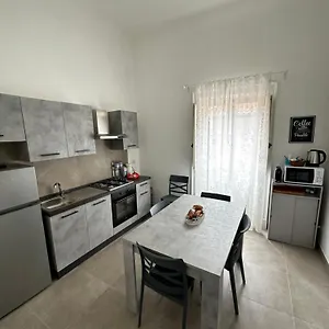 https://casa-ginestra-di-palazzo-biondi.sicilyhotelsitaly.net