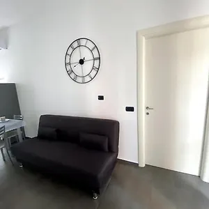 https://nice-house-luminoso-con-terrazzo.it-lombardy.com